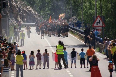 Ciudadanos reciben la llegada de minero en Ariño por Democracia Real Ya