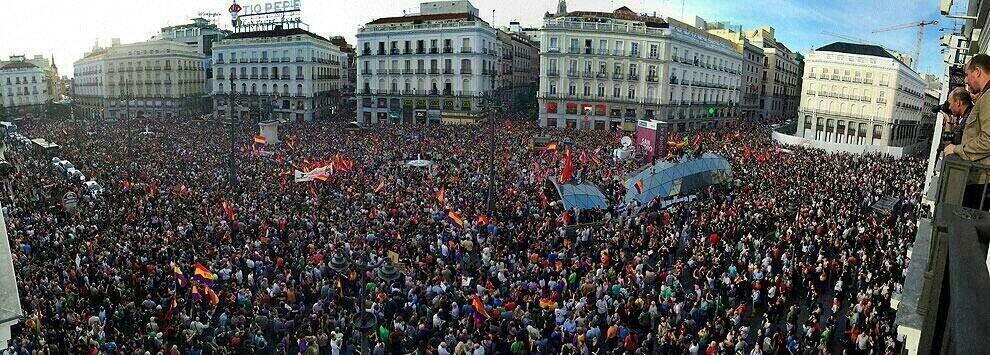 Vista de la Puerta del Sol (Madrid) durante la manifestación del día 2 de junio. Foto subida a Twitter por Danips.