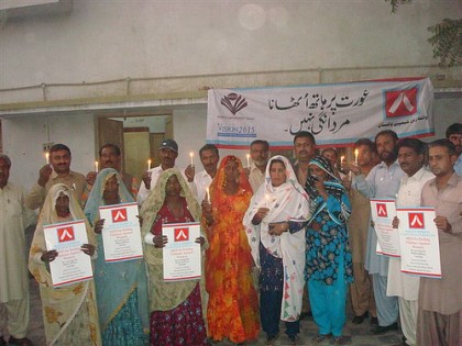 Vigilia de Velas en la Campaña del Listón Blanco en Umerkot, Paquistán. Imagen: Flickr usuario CWL. CC BY