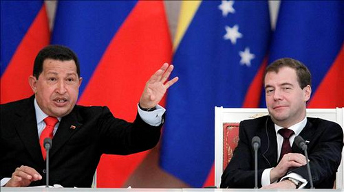 Ugo Čaves i Dimitrij Medvedev. Slika korisnika flickr Globovisión, upotrebljena pod licencom Atribución-NoComercial 3.0 Unported de Creative Commons