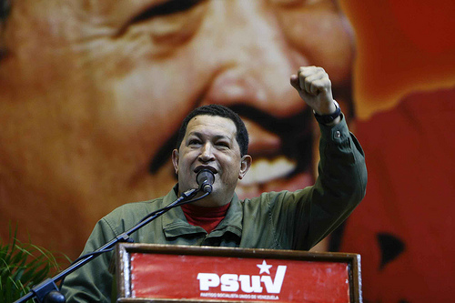 President Hugo Chávez Frías. Foto van Flickr-gebruiker Bernardo Londoy, gebruikt onder een CC BY-NC-SA 2.0-licentie.