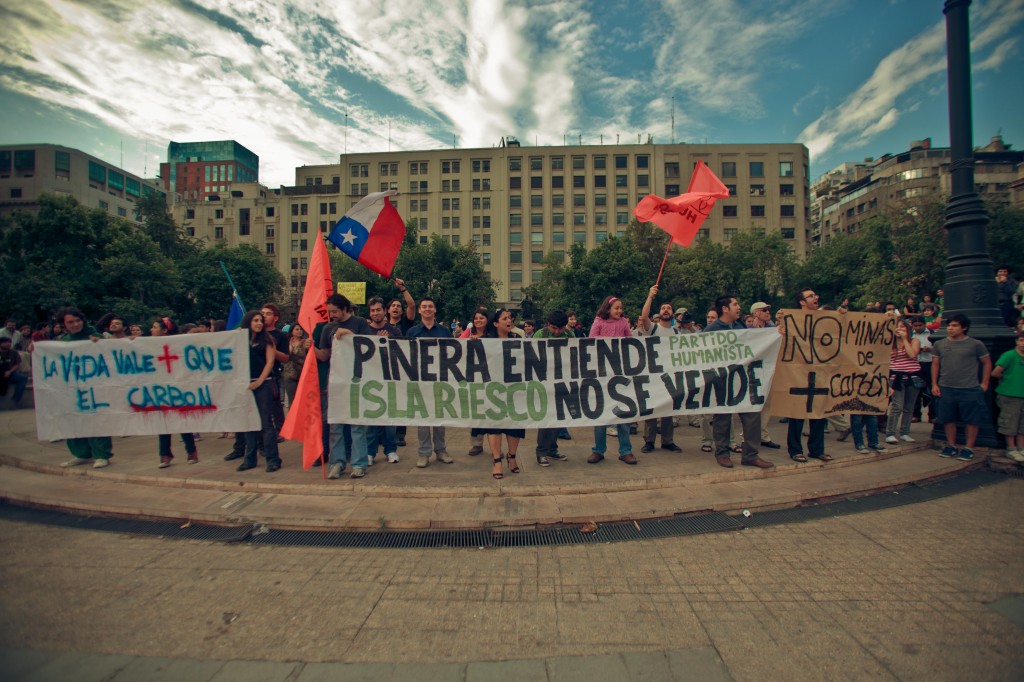 Manifestazione contro il progetto Mina Isla Riesco