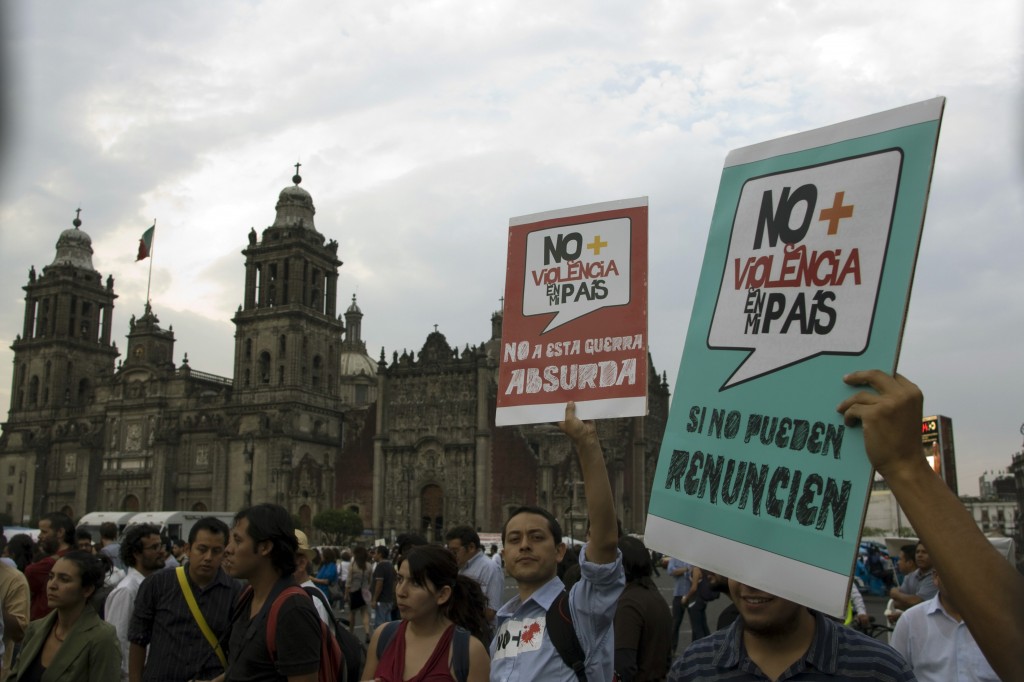 Mexicans protesting against violence in Mexico City's town square. Image by Alberto Millares, copyright Demotix (06/04/11).