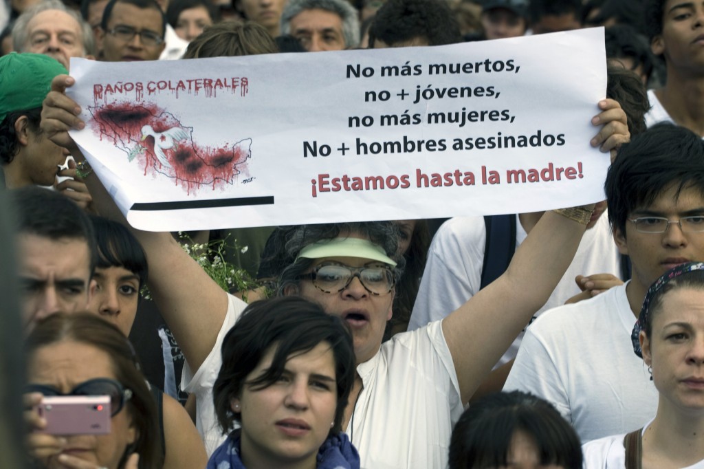 Meksikanci protestuju protiv nasilja na Trgu Sokalu u gradu Meksiku. Alberto Miljares, Copyright Demotix.