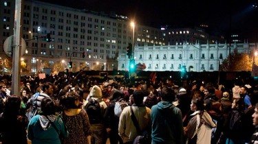 The No to Hidroaysén protest in front of La Moneda. Santiago, Chile 13 May, 2011. Photo by Flickr user Flavio_Camus (CC BY-NC-ND 2.0)