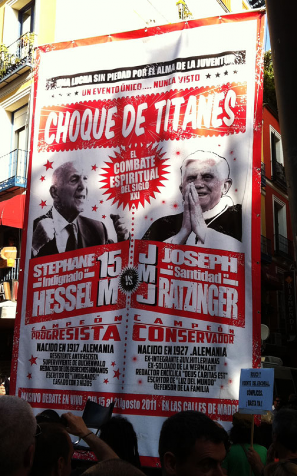 Poster with photos of Stéphane Hessel, author of the book "Indignaos" and inspiration for the movement and Pope Benedicto. Photo from Juan Luis Camacho, taken from www.laicismo.org. 