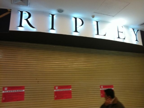 Ripley store closed by the municipality of Surco (Photo: Pablo Secada, @psecada)