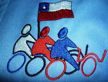 Bordado del logo de Recicladores de Chile. Fotografia por Recicladores Chile
