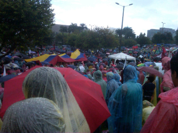 La lluvia acompaña a la #marchavida