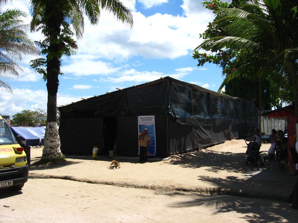 Shelter for victims at the Parque Zonal, Iquitos.