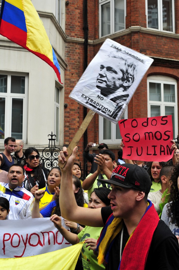 Supporters of Julian Assange outside the Ecuadorian Embassy in London on August 16, 2012. Photo by Yanice Idir, copyright Demotrix.