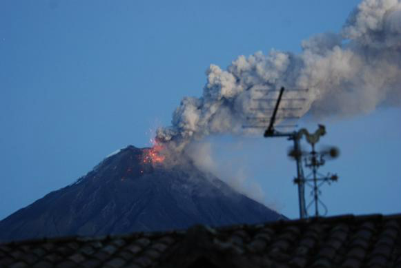 Tungurahua Volcano, August 20. Photo shared by Twitter user @IGecuador.