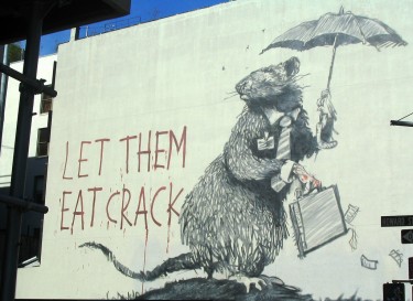 "دعهم يأكلون المخدرات"، الجرافيتي في نيويورك، تصوير Omiso على فليكر