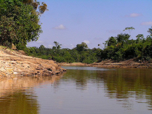 El río Nanay cerca a la ciudad de Iquitos. 