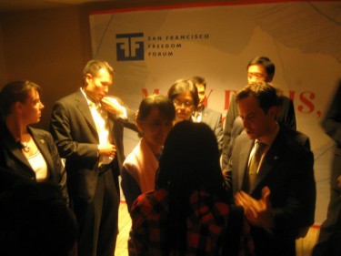 Durante su participación en el San Francisco Freedom Forum, Daw Aung San Suu Kyi se vió fuertemente custodiada por el servicio secreto.