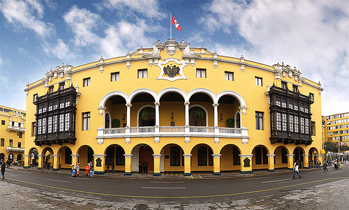 Municipalidad de Lima. Foto de usuario de Flickr CHIMI FOTOS, bajo licencia Creative Commons (CC BY-NC-SA 2.0) 