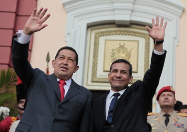 Hugo Chávez junto a Ollanta Humala en el palacio de Miraflores, en Venezuela. Foto compartida por el usuario de Flickr chavezcandanga, bajo licencia Creative Commons (CC BY-NC-SA 2.0) 