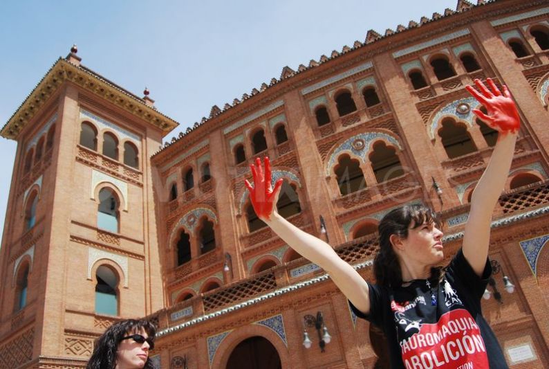 An anti-bullfighting concentration in Las Ventas, 2012. Image from Diana Moreno for Demotix.