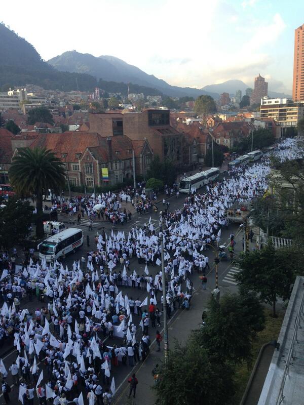 Foto compartida por el usuario @CrisferMartin en Twitter: "Acá se madruga por la PAZ #AhoraSiLaPaz