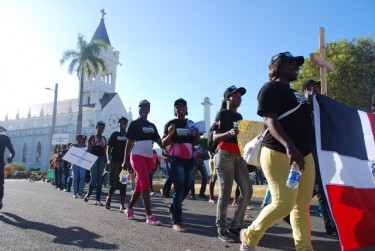 Jóvenes dominicanos de ascendencia haitiana se manifiestan por sus derechos. Usada con permiso. 