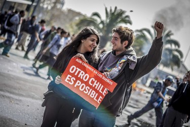 Estudiantes en la marcha del 11 de abril de 2013 en Santiago, Chile. Foto del usuario Flickr Nicolás Roblez Fritz. CC BY-NC-SA 2.0
