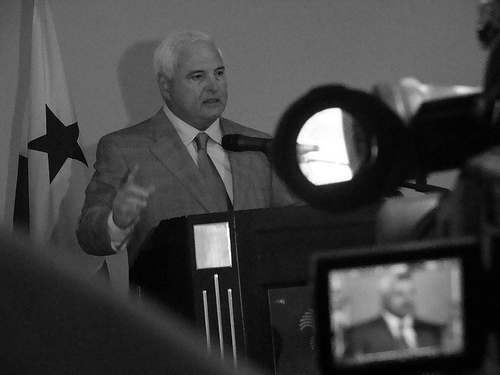 Presidente Ricardo Martinelli, foto de Luis Carlos Díaz en Flickr  (CC BY-NC 2.0) 