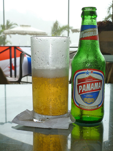 Cerveza Panamá, foto de usuario de Flickr Erik Cleves Kristensen, bajo licencia Creative Commons (CC BY 2.0) 
