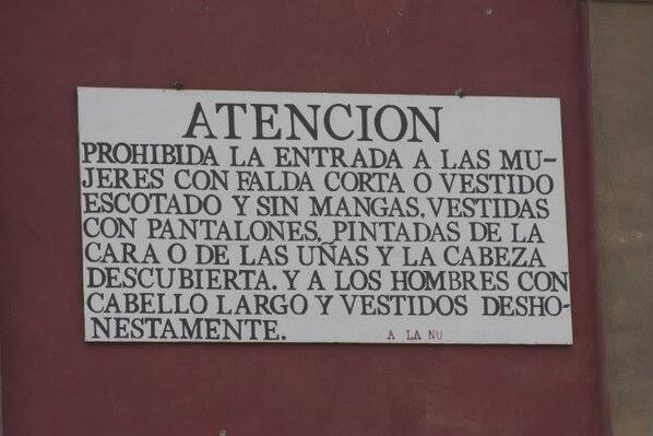 Las reglas de la escuela en La nueva Jerusalén, Michoacán. Foto compartida por @tlanemani_tlan en Twitter. 
