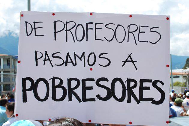 "From professors to poorfessors" photo shared by Universidad Central de Venezuela on Facebook.