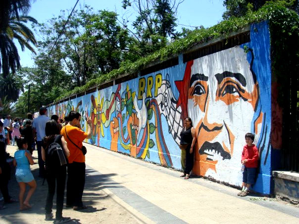 Mural de Víctor Jara en Santiago, Chile. Foto de Gerardo Espindola. 