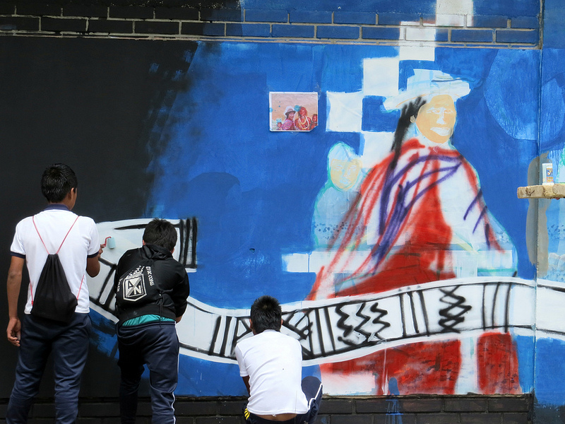 Alumnos del CECIDIC. Foto compartida en Flickr por Minga de los Muralistas de los Pueblos, bajo licencia Creative Commons (CC BY-NC-SA 2.0)