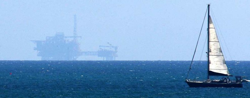 View of the Castor platform from the Vinaroz coast (Castellón province). Image from lanoticia.cat, used under the CC 3.0 license