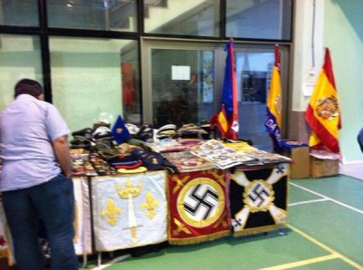 Another market stall, with two large swastikas in the foreground. Photo uploaded to Twitter by alberto pérez ferré