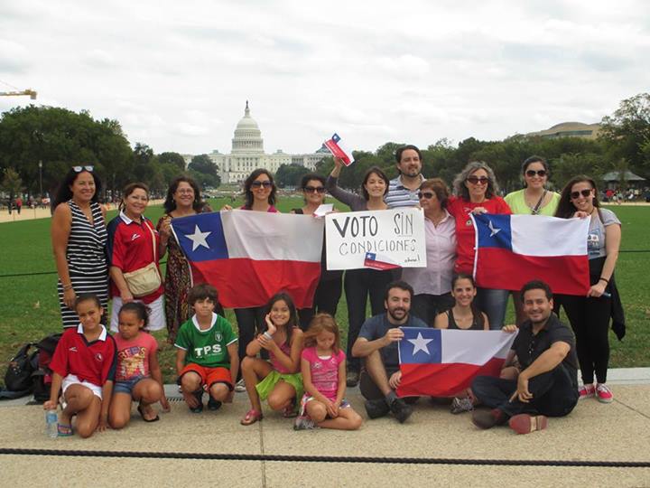 Chilenos y chilenas exigen voto sin condiciones desde Washington, DC, EEUU. Foto compartida en la página de Facebook de Haz tu Voto Volar.