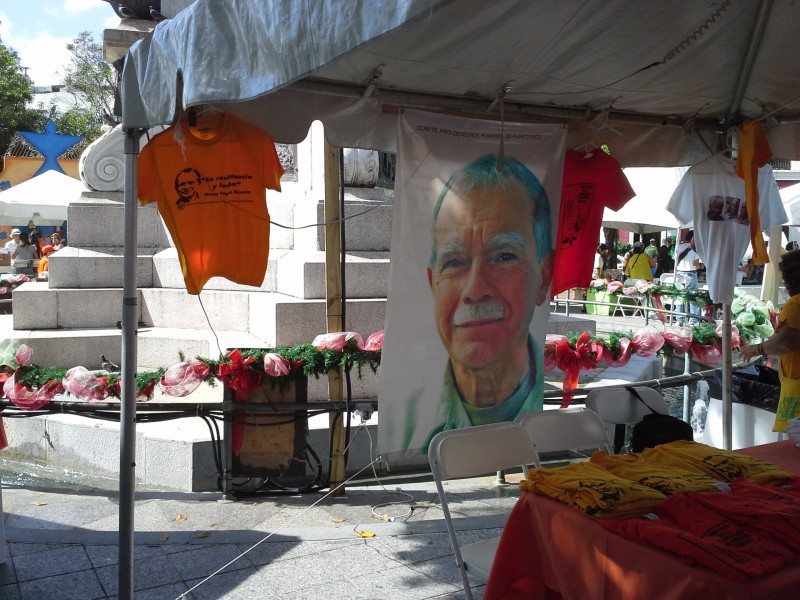 En las Fiestas también se estaban recogiendo firmas solicitando la excarcelación del prisionero político Oscar López Rivera.