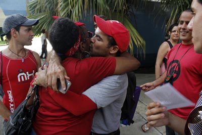 Besada por la diversidad y la igualdad en La Habana, Cuba. (Foto cortesía de Jorge Luis Baños)