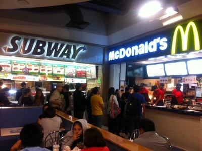 Establecimientos de comida rápida en México. Foto de http://juantadeo.wordpress.com/