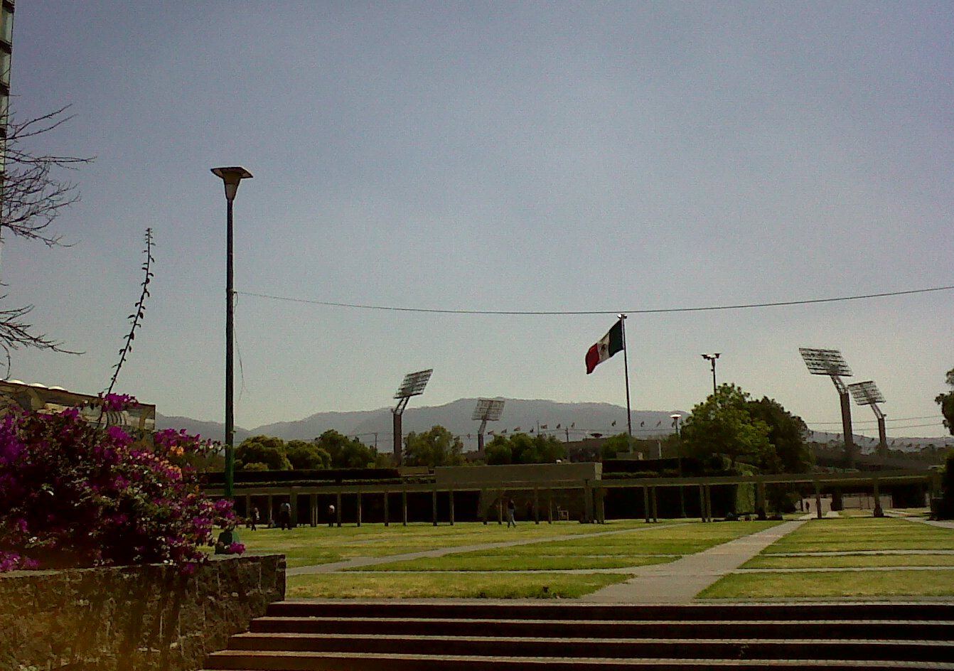 Ciudad Universitaria uñtawi, kawkhantix jan walt’awix paski ukhawa. Luririn jamuqapa, J. Tade (mayo 2012).