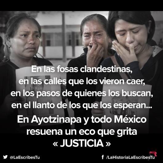 „V tajných hrobech, v ulicích, které je viděly padat, v krocích těch, kteří je hledají, v nářku těch, kteří na ně čekají… V Ayotzinapě a celém Mexiku se rozléhá ozvěna, která křičí SPRAVEDLNOST.“ Fotografie z Twitteru od uživatele @LaEscribesTu.