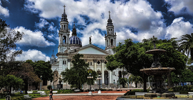 Catedral de la Ciudad de Paraná  - Imagen de usuario de flickr Mariano Mantel bajo licencia (CC BY-NC 2.0)
