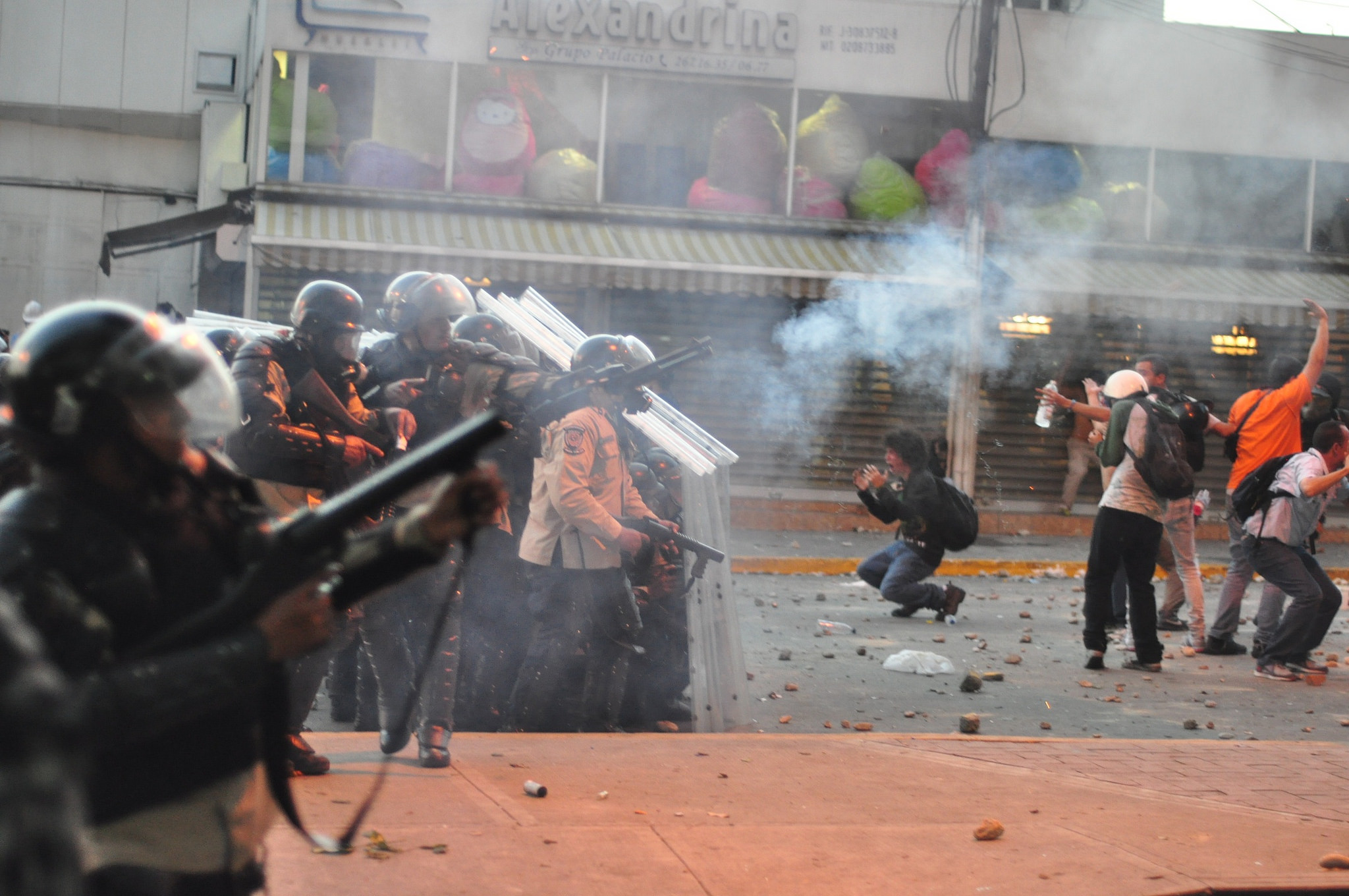 Foto de protesta el 15 de febrero de 2014 en Caracas, Venezuela. Foto de la cuenta de Flick de Andrés E. Azpúrua usada bajo licencia Creative Commons. 