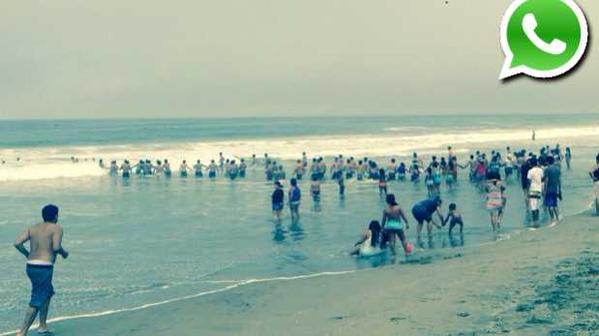:Живая цепь из людей на перуанском пляже. Фото распространено в Twitter.