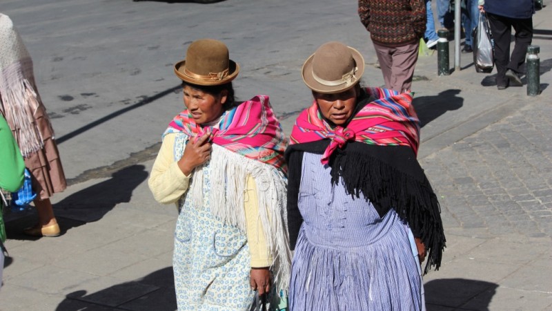 Cholitas, Bolivia. Imagen en Flickr del usuario Lemurian Grove (CC BY-NC 2.0).