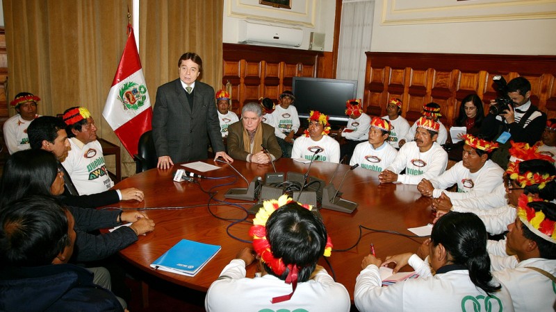 Delegación de la comunidad awajún en visita al Congreso Peruano. Foto en Flickr con licencia (CC BY 2.0).