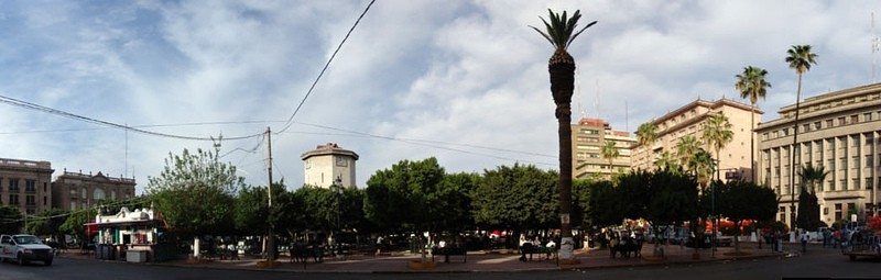 Plaza de Armas del Centro Histórico de Torreón. Imagen en Flickr del usuario ego2005 (CC BY-SA 2.0).