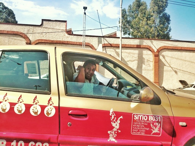 Taxista en la Ciudad de México. Foto: Juan Tadeo.