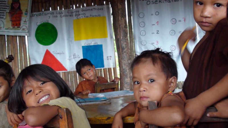 Alumnos nivel inicial. Comunidad asháninka de Pamaquiari. Foto en Flicker del usuario  Global Humanitaria (CC BY-NC-ND 2.0).